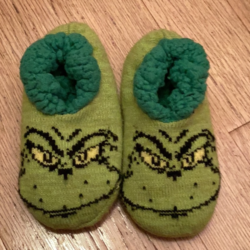Grinch nonslip sherpa lined kids footies NWOT